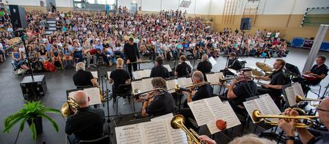 hr-Bigband auf Schultour in Hessen