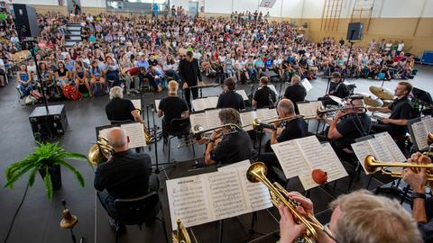 hr-Bigband auf Schultour in Hessen