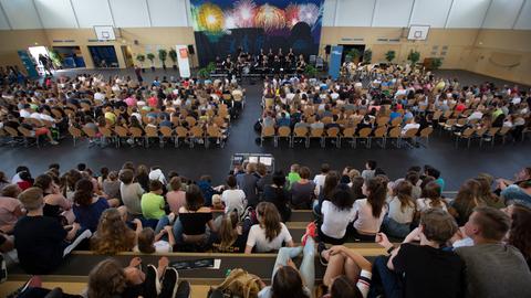 Schüler*innen und hr-Bigband bei Konzert